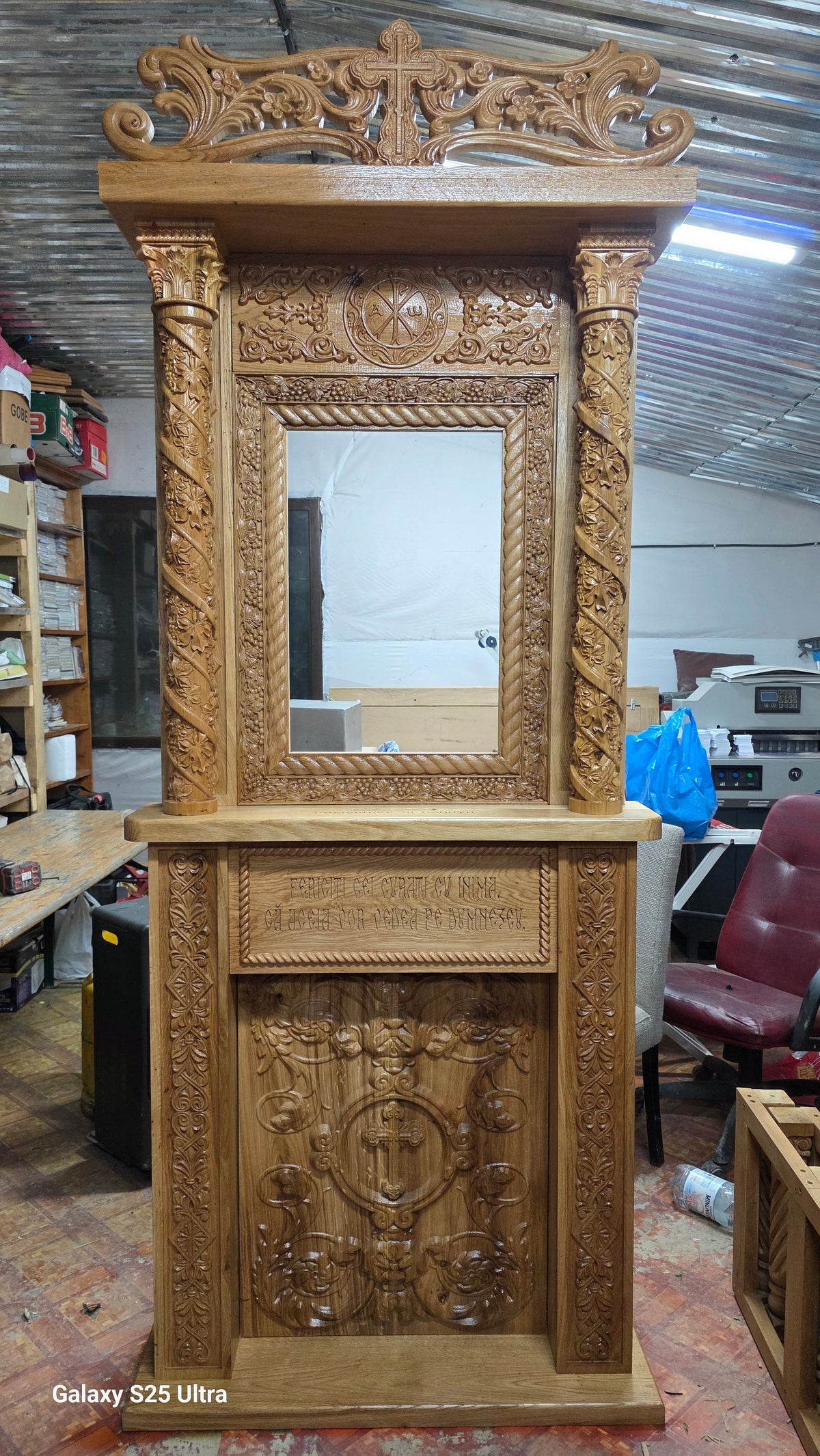 Axioniță sculptată — stejar, finisaj natur